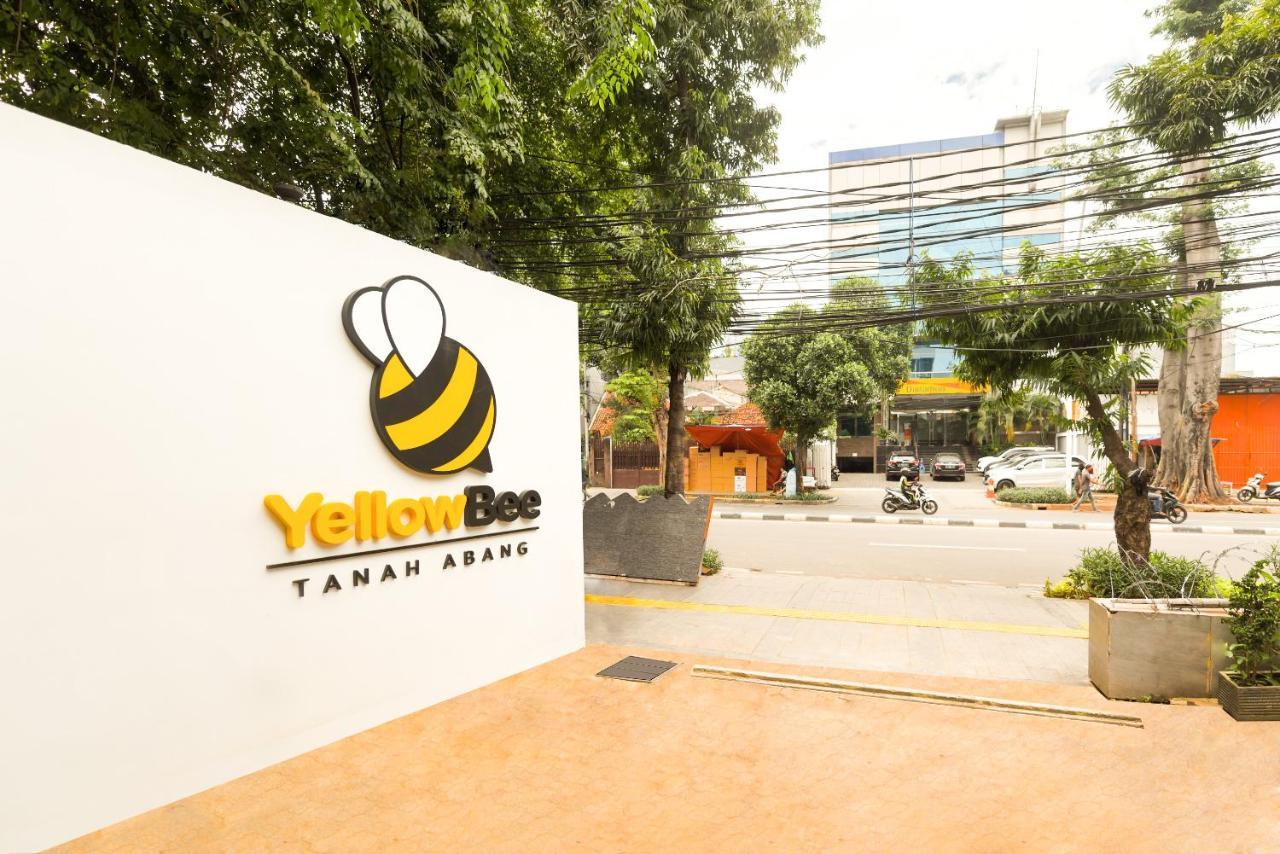 Yellow Bee Tanah Abang Джакарта Экстерьер фото