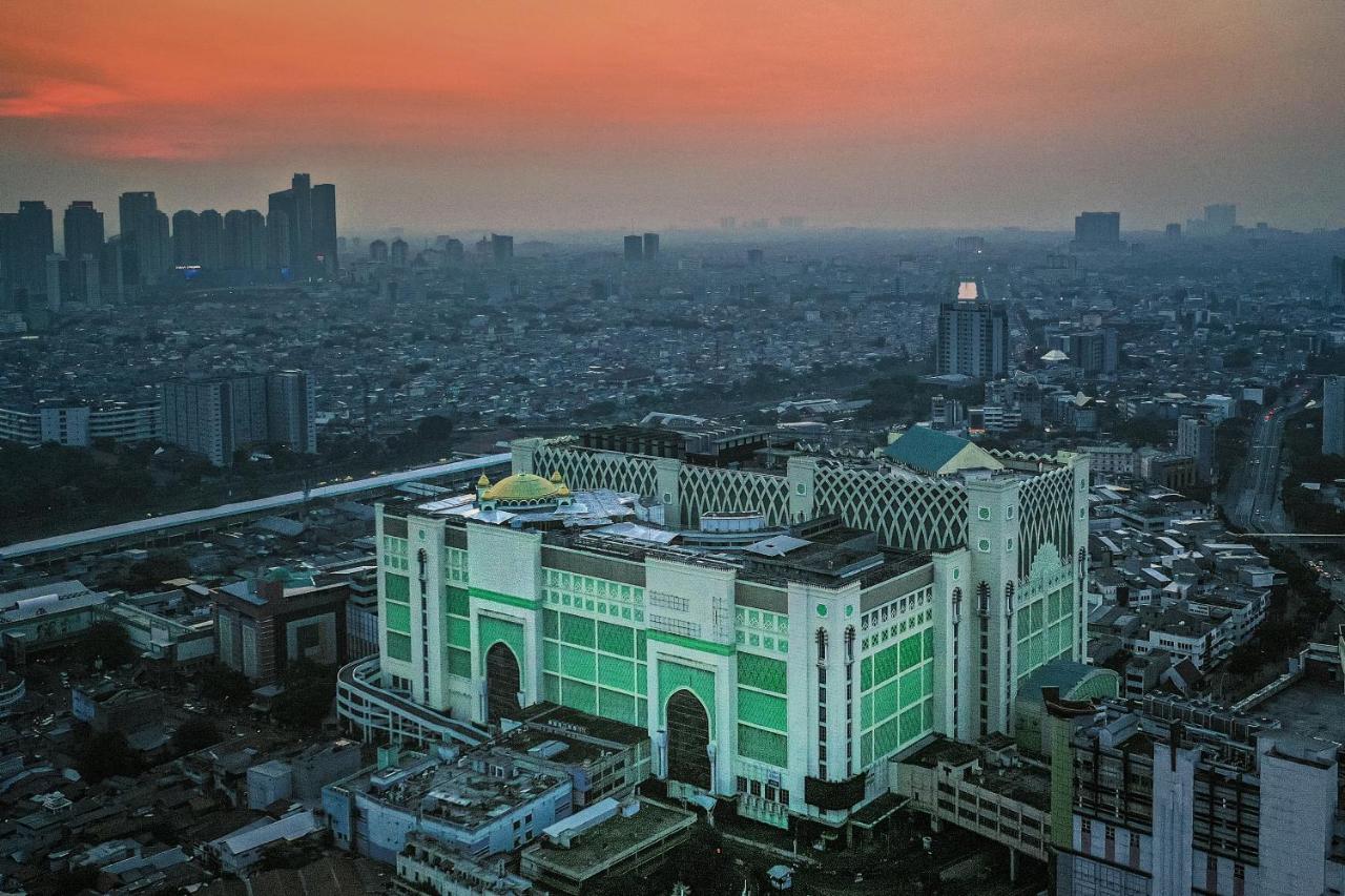 Yellow Bee Tanah Abang Джакарта Экстерьер фото